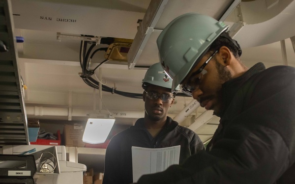 USS Ronald Reagan (CVN 76) conducts ship maintenance