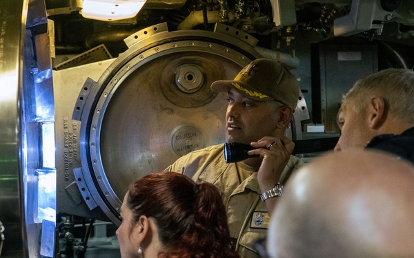USS Minnesota (SSN 783) hosts tours at HMAS Stirling