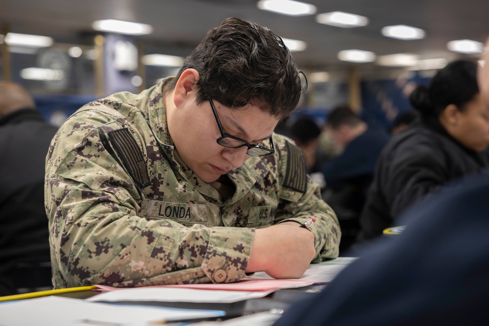 Sailors Take E6 Exam