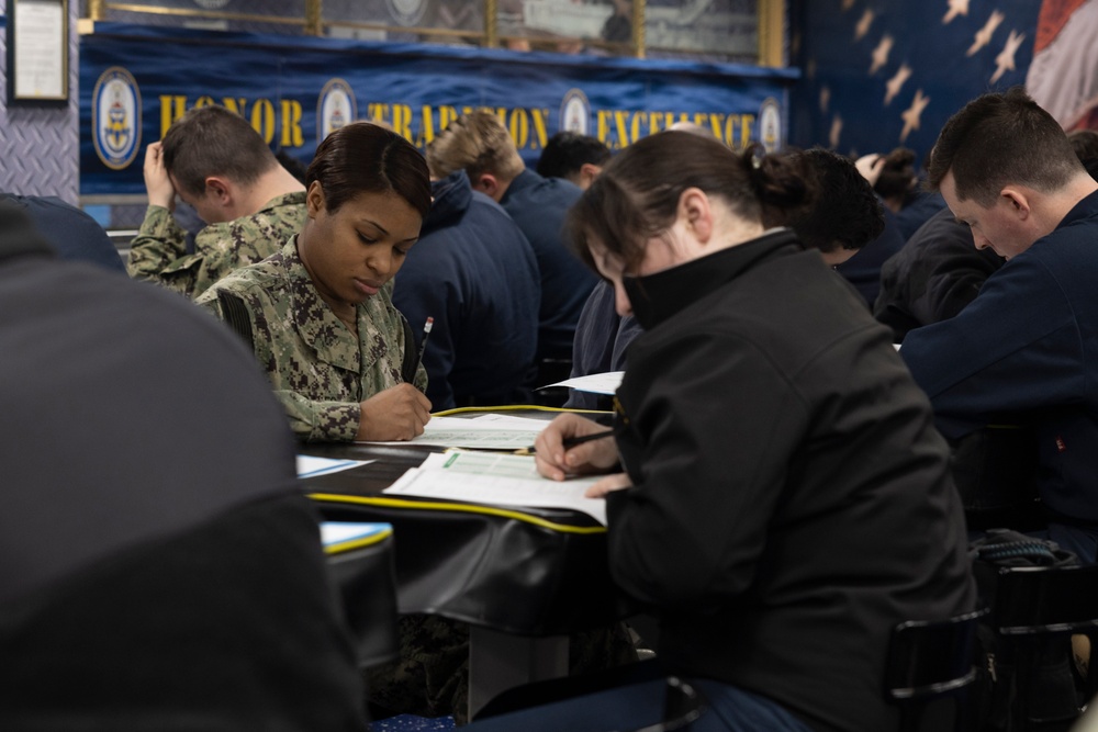 Sailors Take E6 Exam