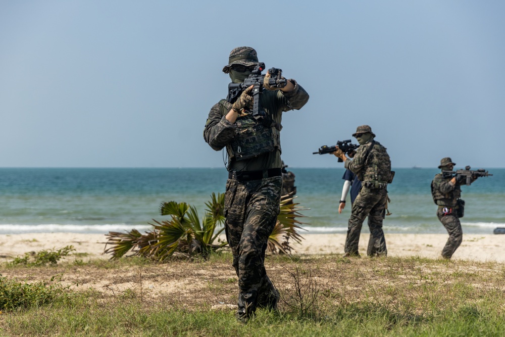 Cobra Gold 25: Multinational service members participate in Amphibious Exercise