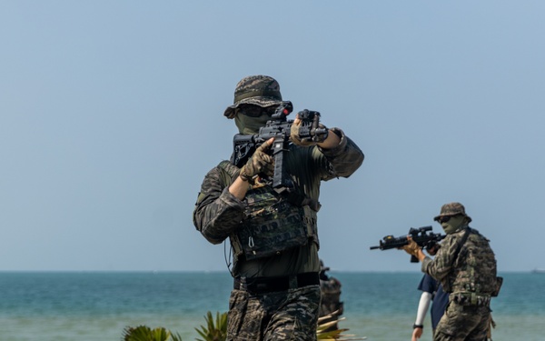 Cobra Gold 25: Multinational service members participate in Amphibious Exercise