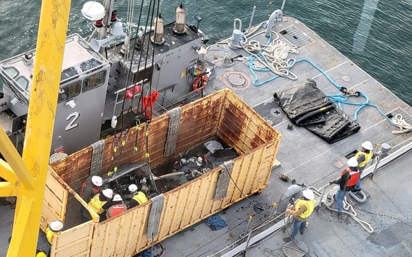 salvage recovery operation of the EA-18G Growler