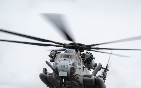 QUART 25.2: Super Stallion shuffle aboard Somerset