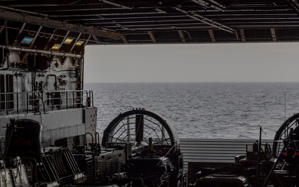 QUART 25.2: Assault Craft Unit 5 embarks USS Somerset