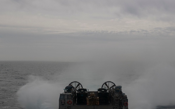 QUART 25.2: Assault Craft Unit 5 embarks USS Somerset