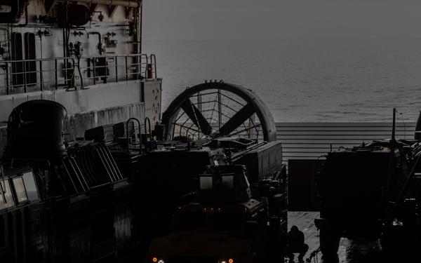 QUART 25.2: Assault Craft Unit 5 embarks USS Somerset