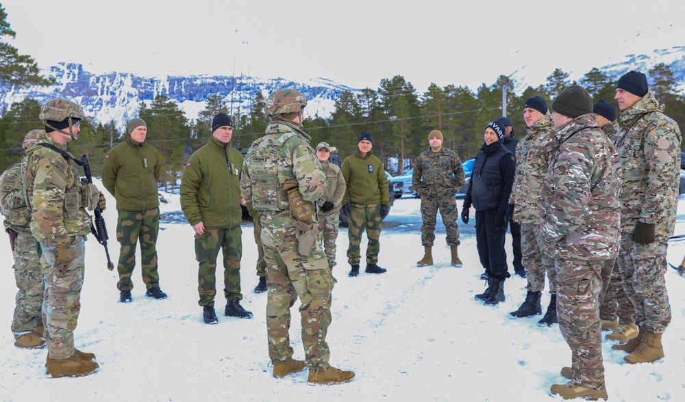 Vienna Document visitors observe U.S. Army MLRS battalion during exercise in Norway