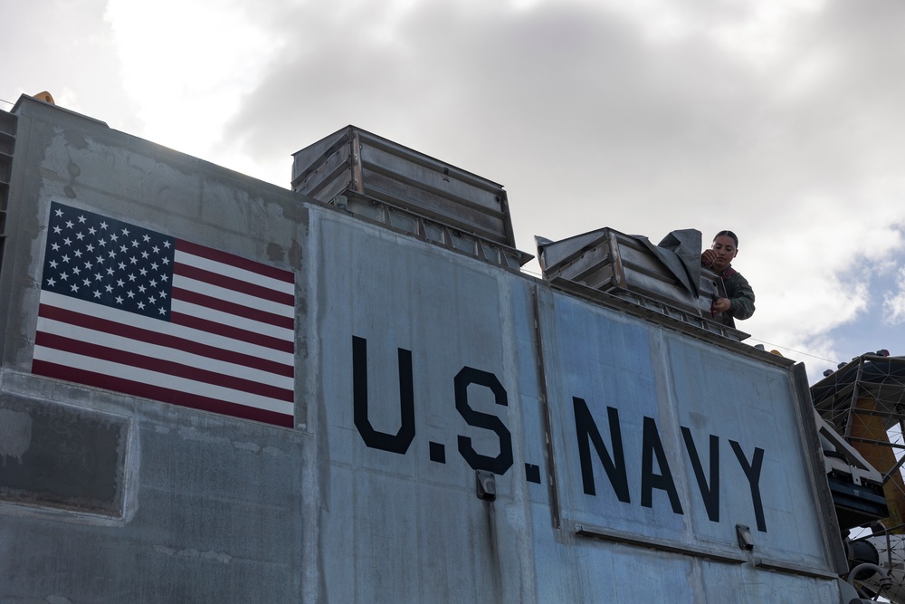 QUART 25.2: Marines and Sailors perform LCAC drills with HIMARS