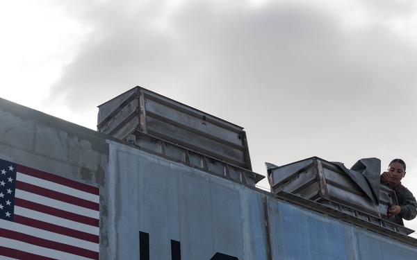 QUART 25.2: Marines and Sailors perform LCAC drills with HIMARS