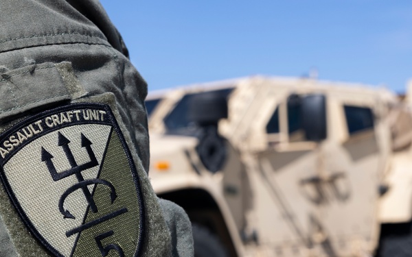 QUART 25.2: Marines and Sailors perform LCAC drills with HIMARS