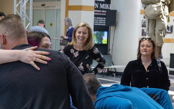 Family of Pfc. Roland L. Bragg tours Airborne &amp; Special Operations Museum