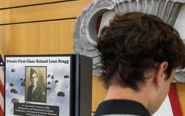 Family of Pfc. Roland L. Bragg tours Airborne &amp; Special Operations Museum