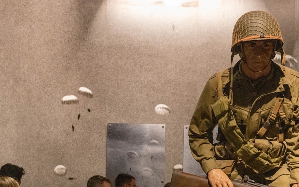 Family of Pfc. Roland L. Bragg tours Airborne &amp; Special Operations Museum