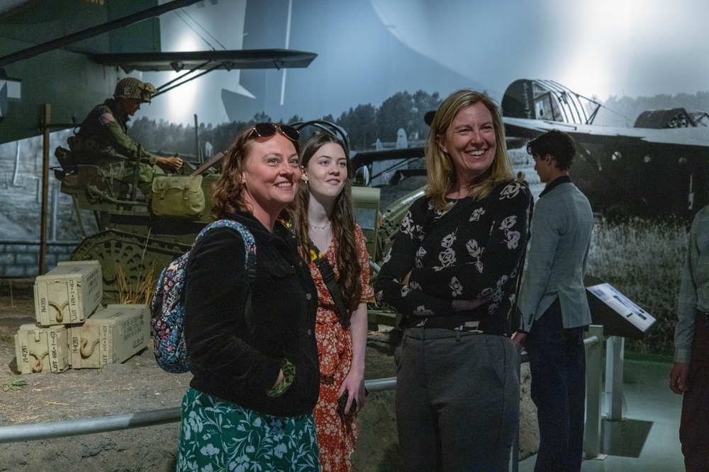 Family of Pfc. Roland L. Bragg tours Airborne &amp; Special Operations Museum