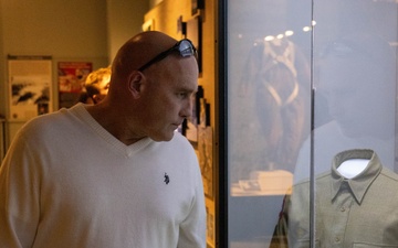 Family of Pfc. Roland L. Bragg tours Airborne &amp; Special Operations Museum