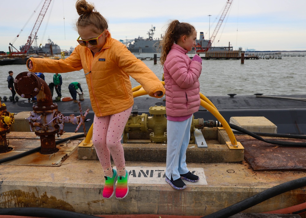 USS Oregon (SSN 793) shifts home ports to Norfolk