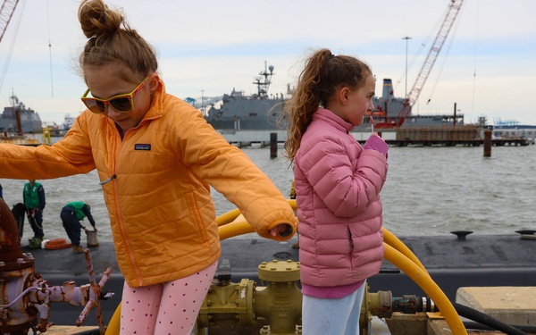 USS Oregon (SSN 793) shifts home ports to Norfolk