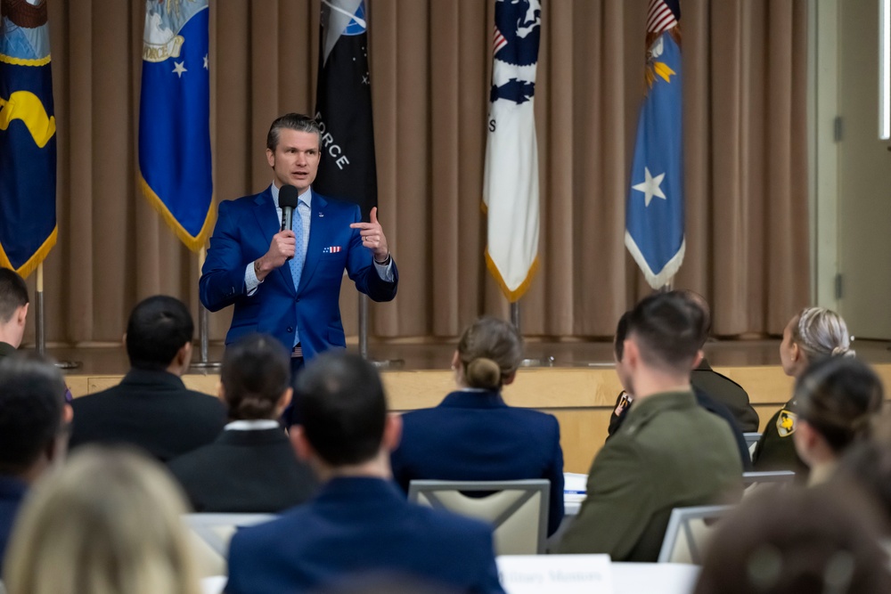 SD Hegseth Speaks to USSYP Students