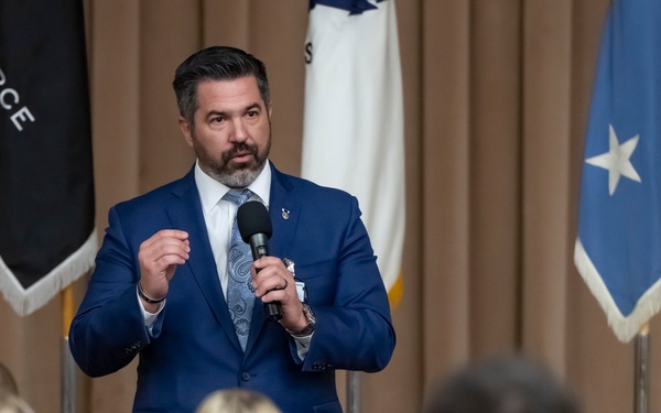 SD Hegseth Speaks to USSYP Students