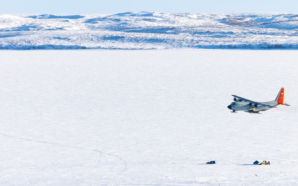 Husky Arctic Camp on Parsons Lake