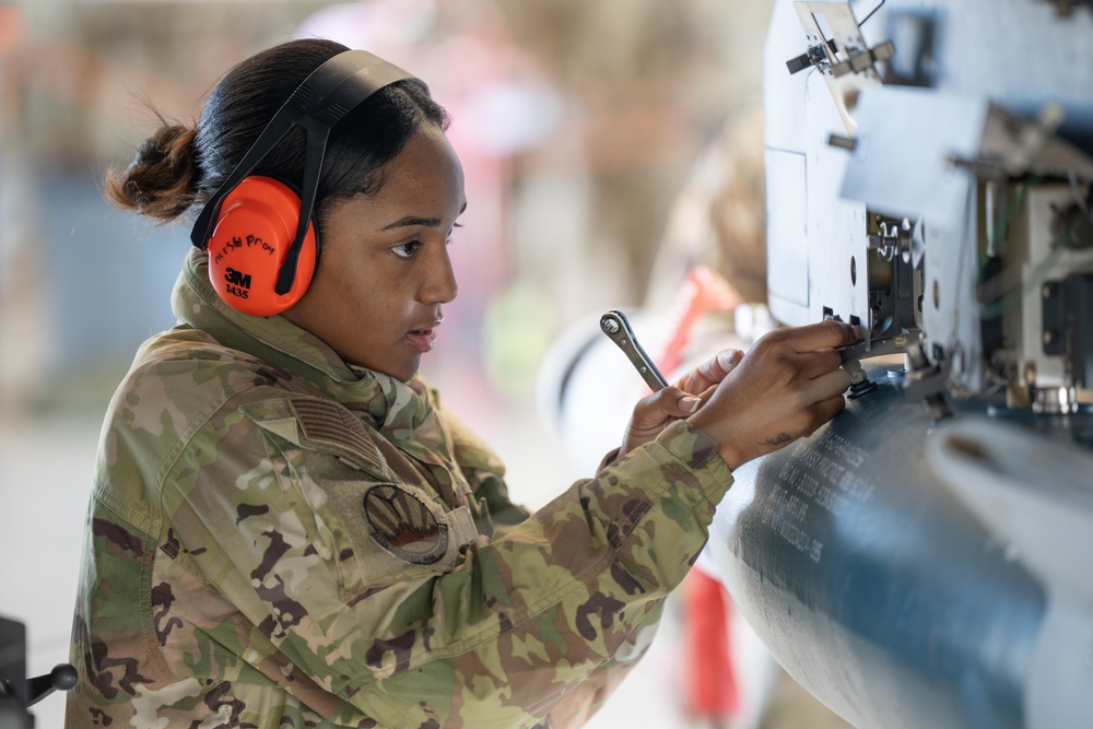 Airmen Compete in Finale Load Crew Competition for the Year