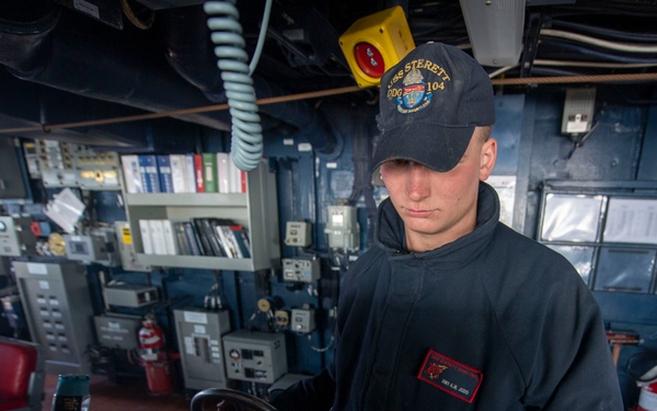 USS Sterett conducts routine operations as part of the Carl Vinson Carrier Strike Group