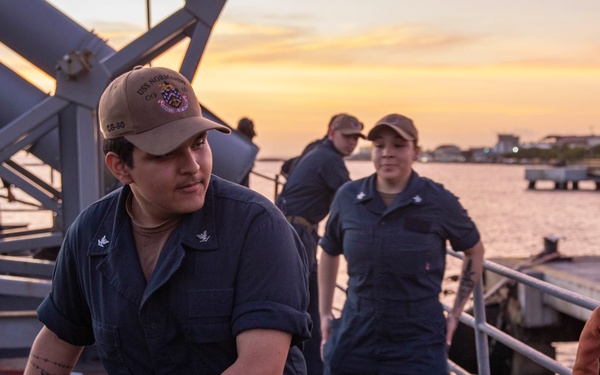 USS Normandy performs sea and anchor while pulling into Curacao
