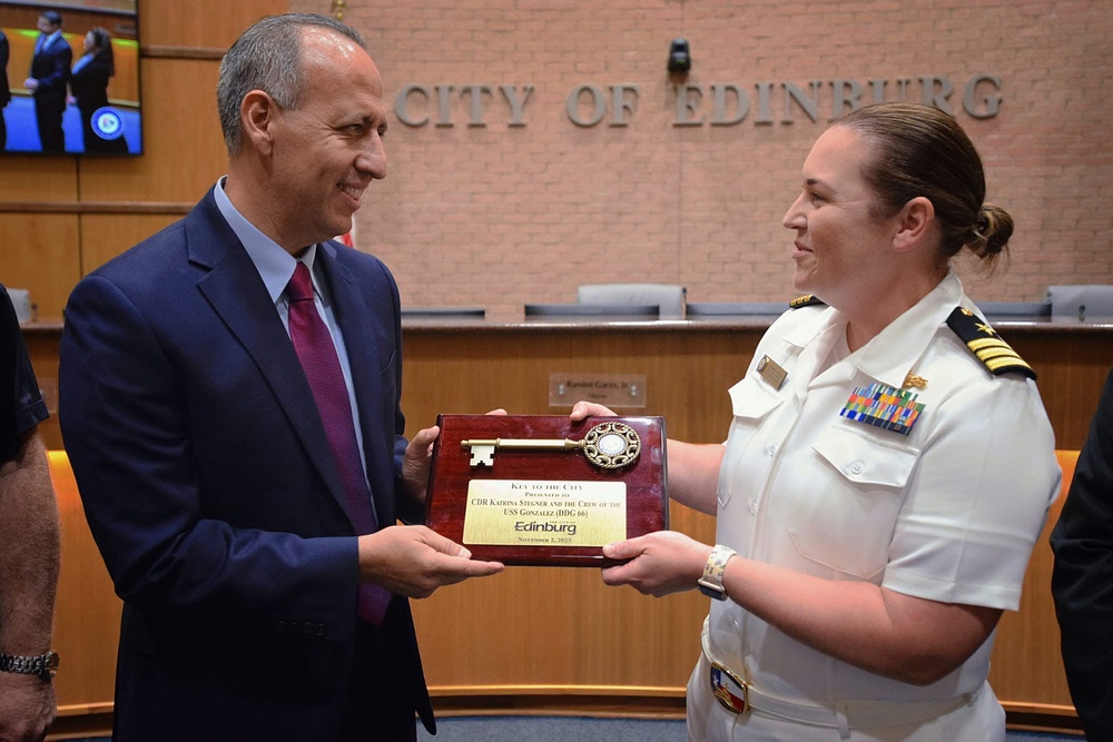 USS Gonzalez Commanding Officer Accepts &quot;Key to the City&quot; From the Mayor of Endinburg, Texas