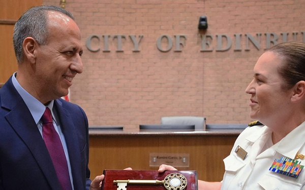 USS Gonzalez Commanding Officer Accepts "Key to the City" From the Mayor of Endinburg, Texas