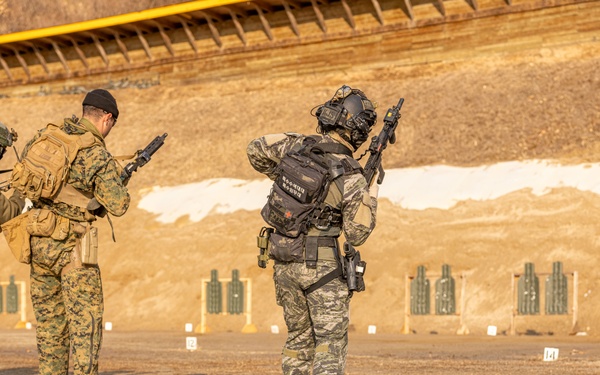 U.S. and Republic of Korea Reconnaissance Marines Conduct a Live Range During KMEP 25.1