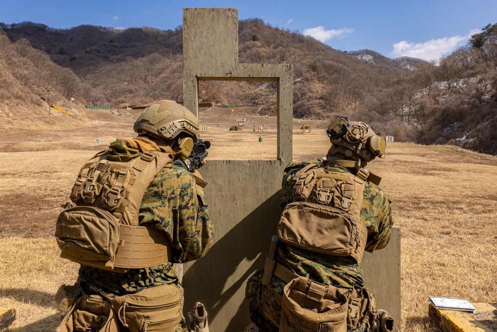 U.S. and Republic of Korea Reconnaissance Marines Conduct a Live Range During KMEP 25.1