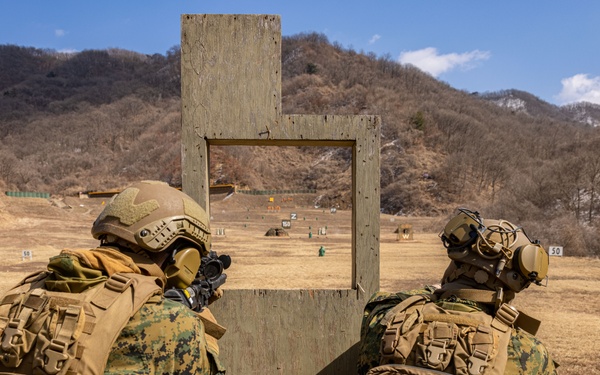 U.S. and Republic of Korea Reconnaissance Marines Conduct a Live Range During KMEP 25.1