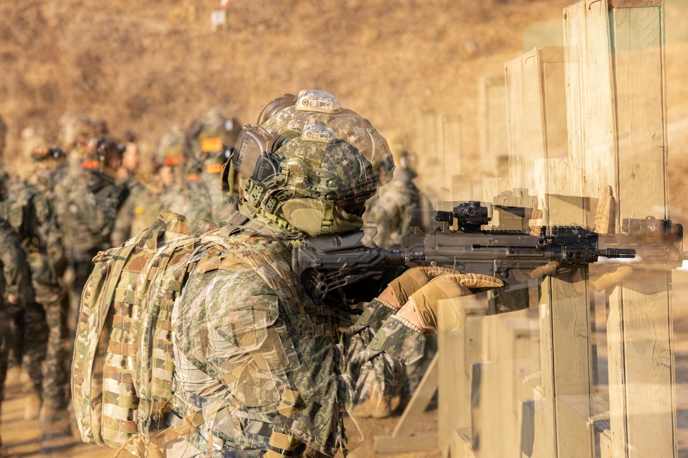 U.S. and Republic of Korea Reconnaissance Marines Conduct a Live Range During KMEP 25.1