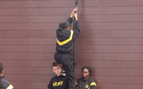 DC National Guard Recruits Take on Confidence-Conditioning Obstacle Course