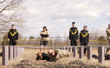 DC National Guard Recruits Take on Confidence-Conditioning Obstacle Course