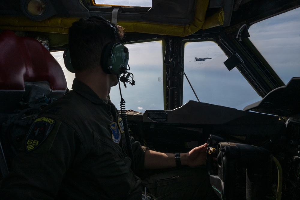 B-52 executes strategic mission over CENTCOM