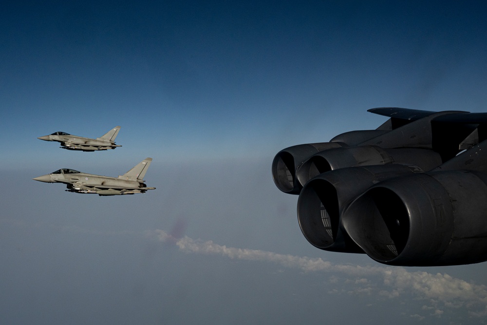 B-52 executes strategic mission over CENTCOM