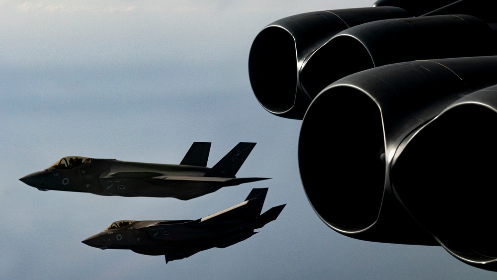 B-52 executes strategic mission over CENTCOM
