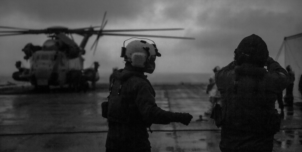 CH-53E Super Stallion flight operations at sea during QUART 25.2