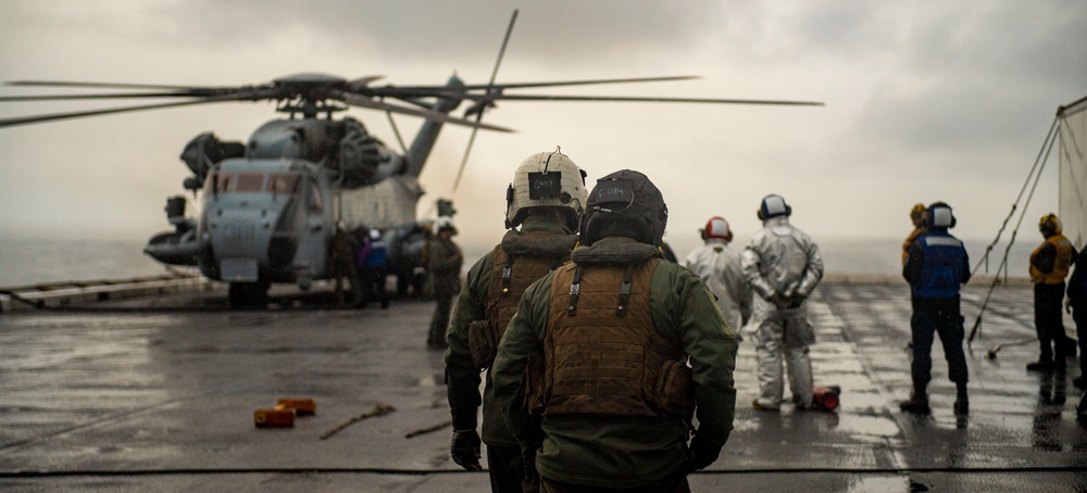 CH-53E Super Stallion flight operations at sea during QUART 25.2