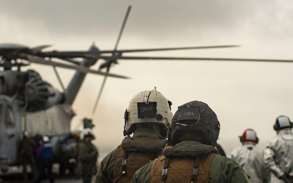 CH-53E Super Stallion flight operations at sea during QUART 25.2