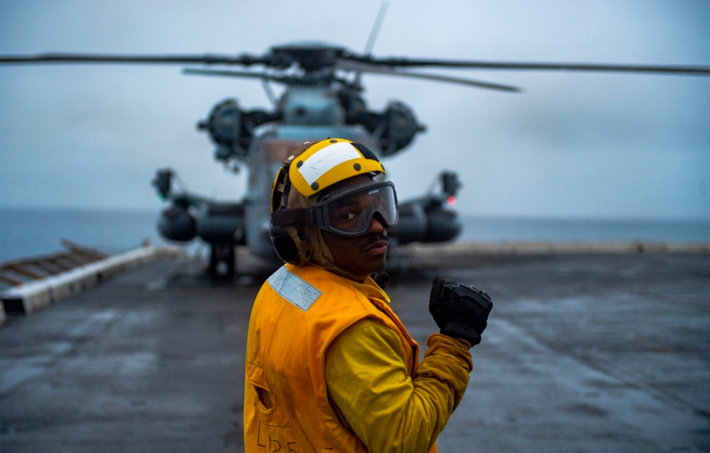 CH-53E Super Stallion flight operations at sea during QUART 25.2