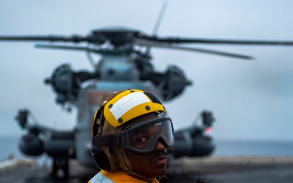 CH-53E Super Stallion flight operations at sea during QUART 25.2