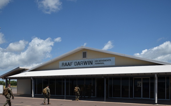 U.S. Marines, Sailors with MRF-D 25.3 arrive in Northern Territory, Australia