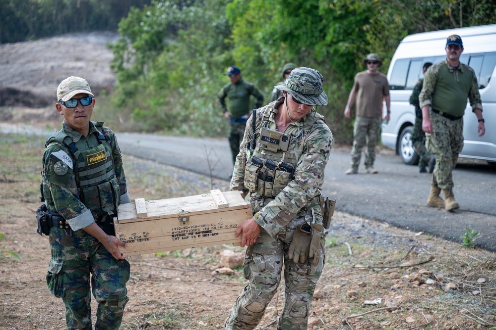 Navy EOD Techs and Royal Thai Navy Conduct Surface Training