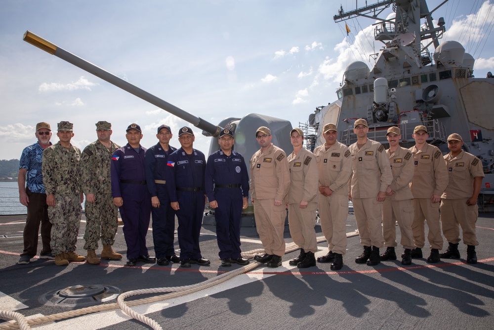 USS Benfold (DDG 65) host Philippine Navy