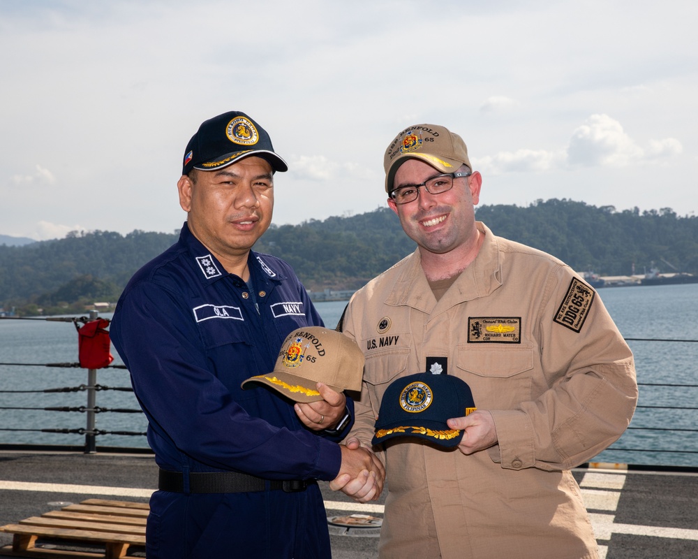 USS Benfold (DDG 65) host Philippine Navy