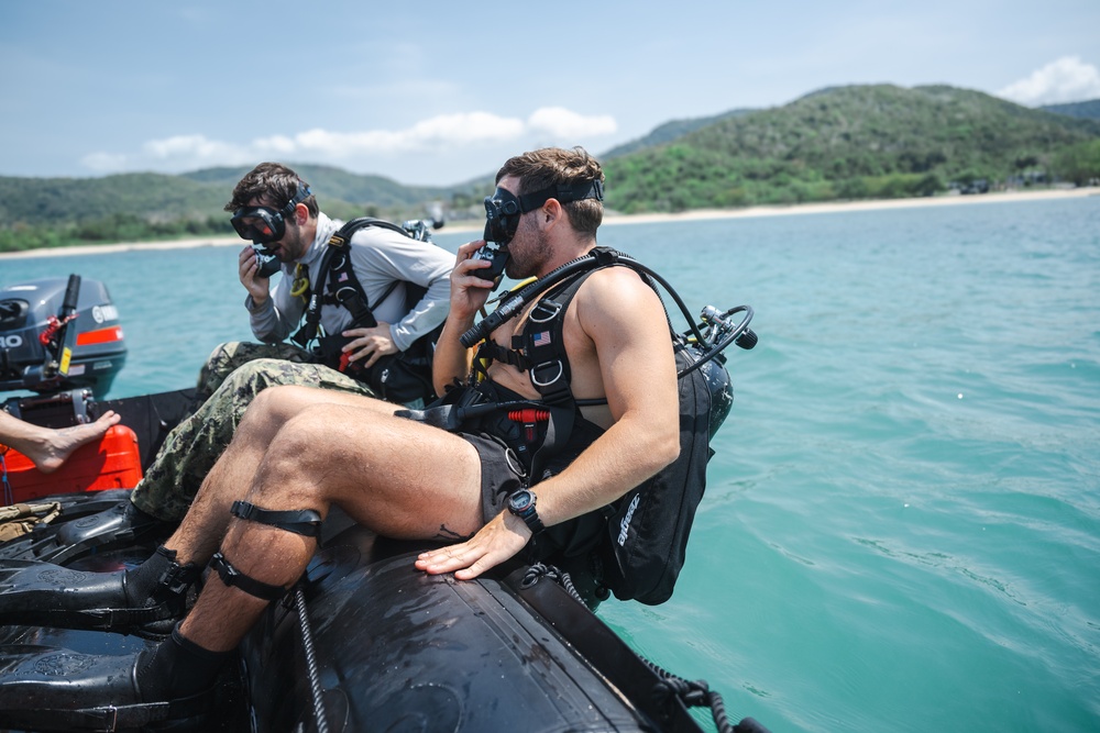 EODMU5 and Royal Thai Navy EOD Conduct Underwater IED Training