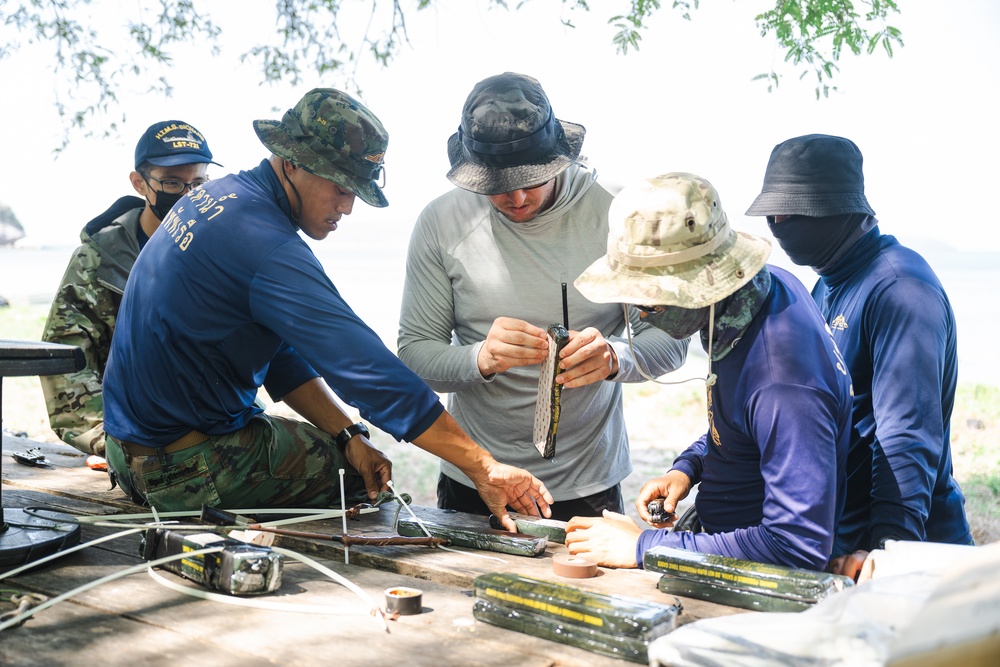 EODMU5 and Royal Thai Navy Conduct Underwater IED Training